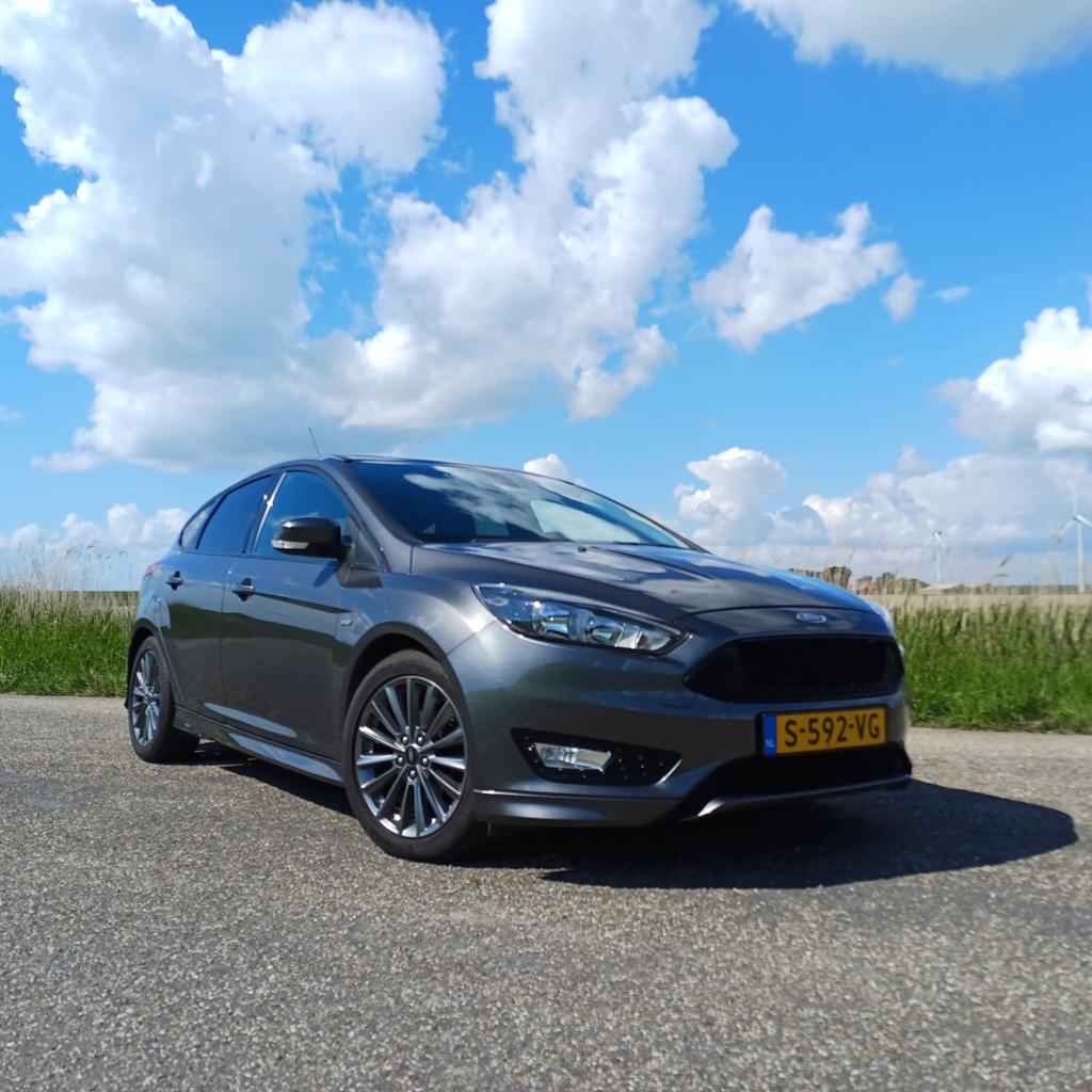 Ford Focus 1.0 hatchback Ecoboost 92KW 5D 2016 Grijs, Auto's, Ford, Focus, Airbags, Airconditioning, Elektrische ramen, Isofix
