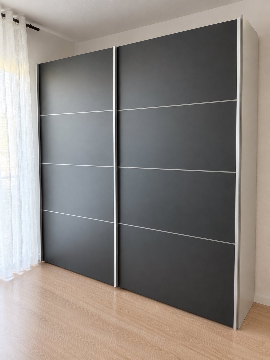 Moderne kledingkast met schuifdeuren en veel opbergruimte, Huis en Inrichting, Ophalen, Met plank(en), Gebruikt, 200 cm of meer