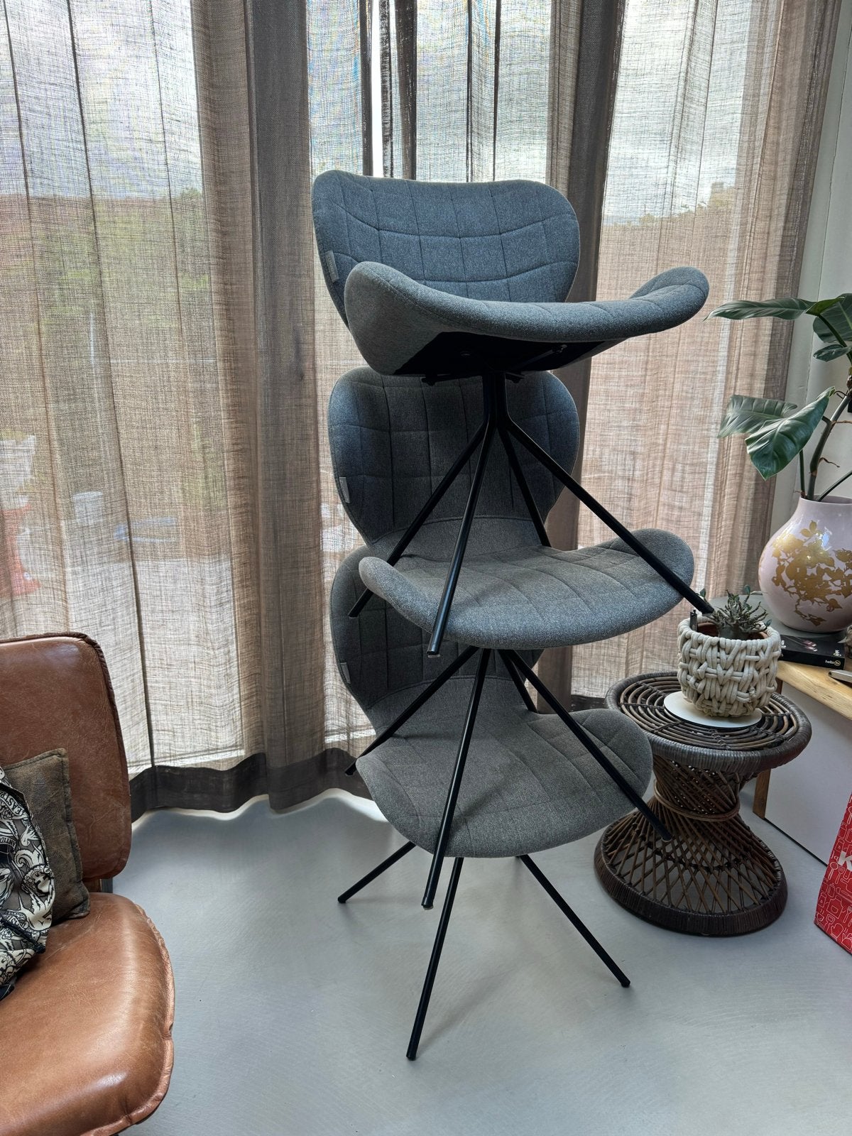 4x Zuiver eerkamerstoelen - metalen onderstel, Gebruikt, Drie, Ophalen of Verzenden, Stof