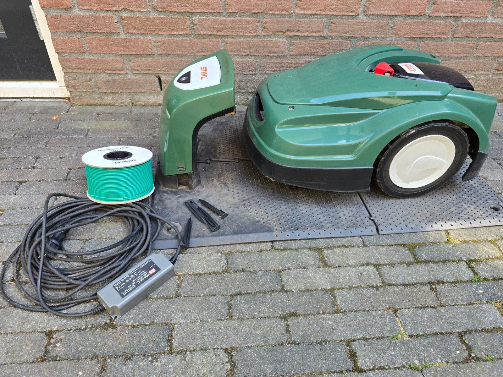 Stihl iMow RMI 422.1 P robotmaaier met nieuw mes grensdraad, Ophalen of Verzenden, Gebruikt, Stihl, Mulchfunctie