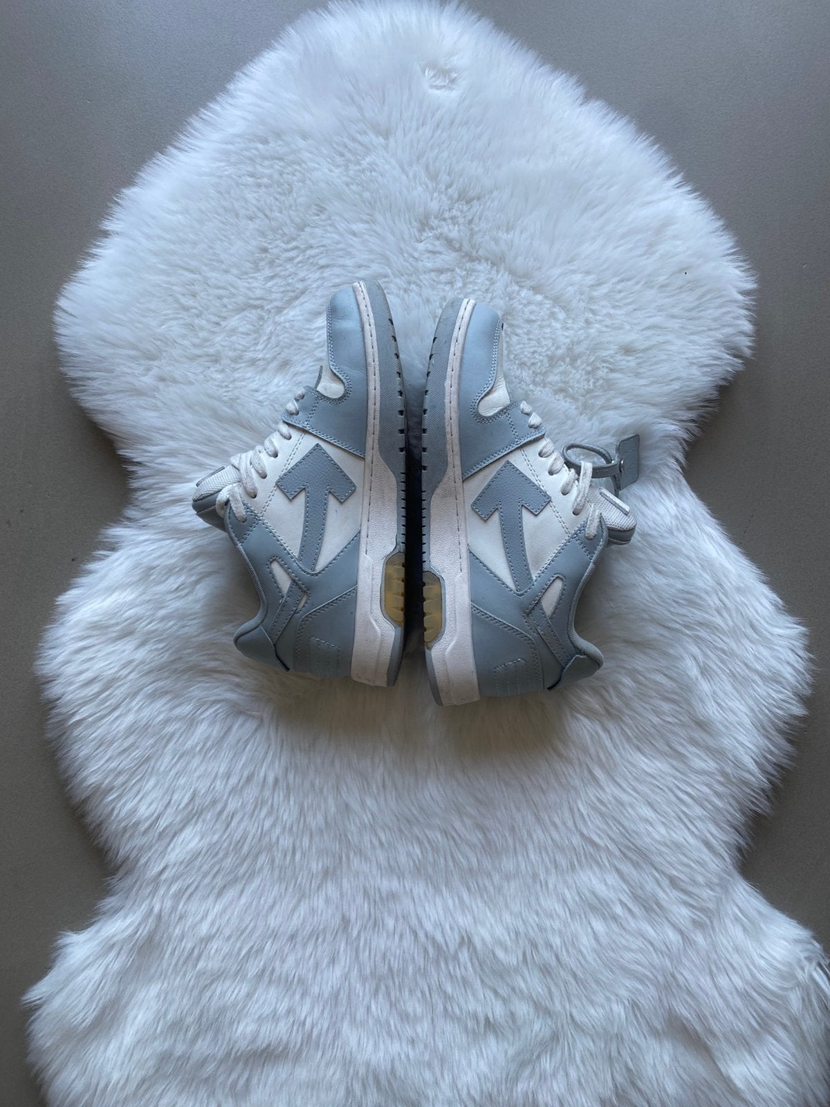 Off white schoenen | grijs/wit, Verzenden, Wit, Sneakers of Gympen, Zo goed als nieuw