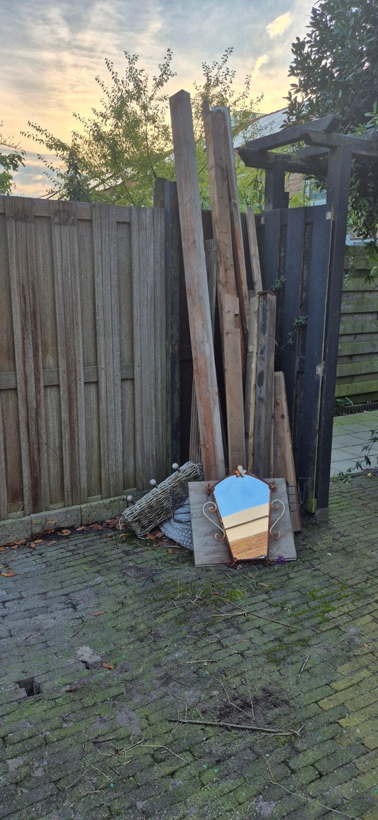 Gratis af te halen: Diverse houten balken en planken, Doe-het-zelf en Verbouw, Ophalen, 50 mm of meer, 300 cm of meer, Balk