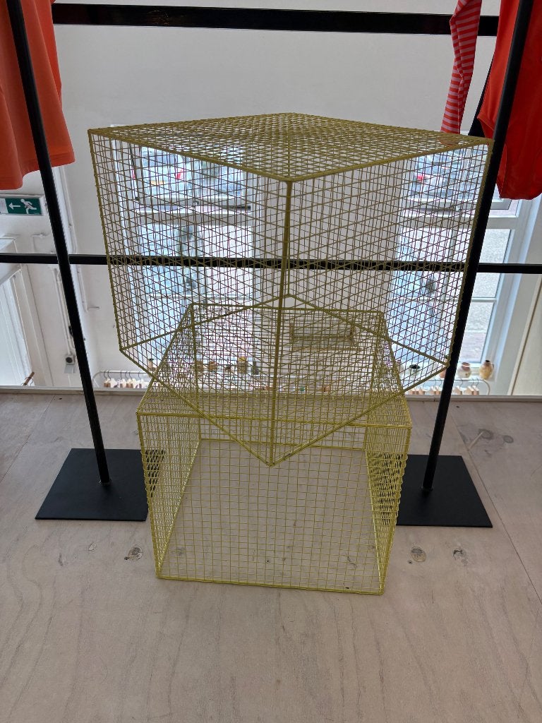 GEZOCHT : draadkubus bijzettafeltje van Sostrene grene geel, Huis en Inrichting, Tafels | Bijzettafels, 45 tot 60 cm, Minder dan 55 cm