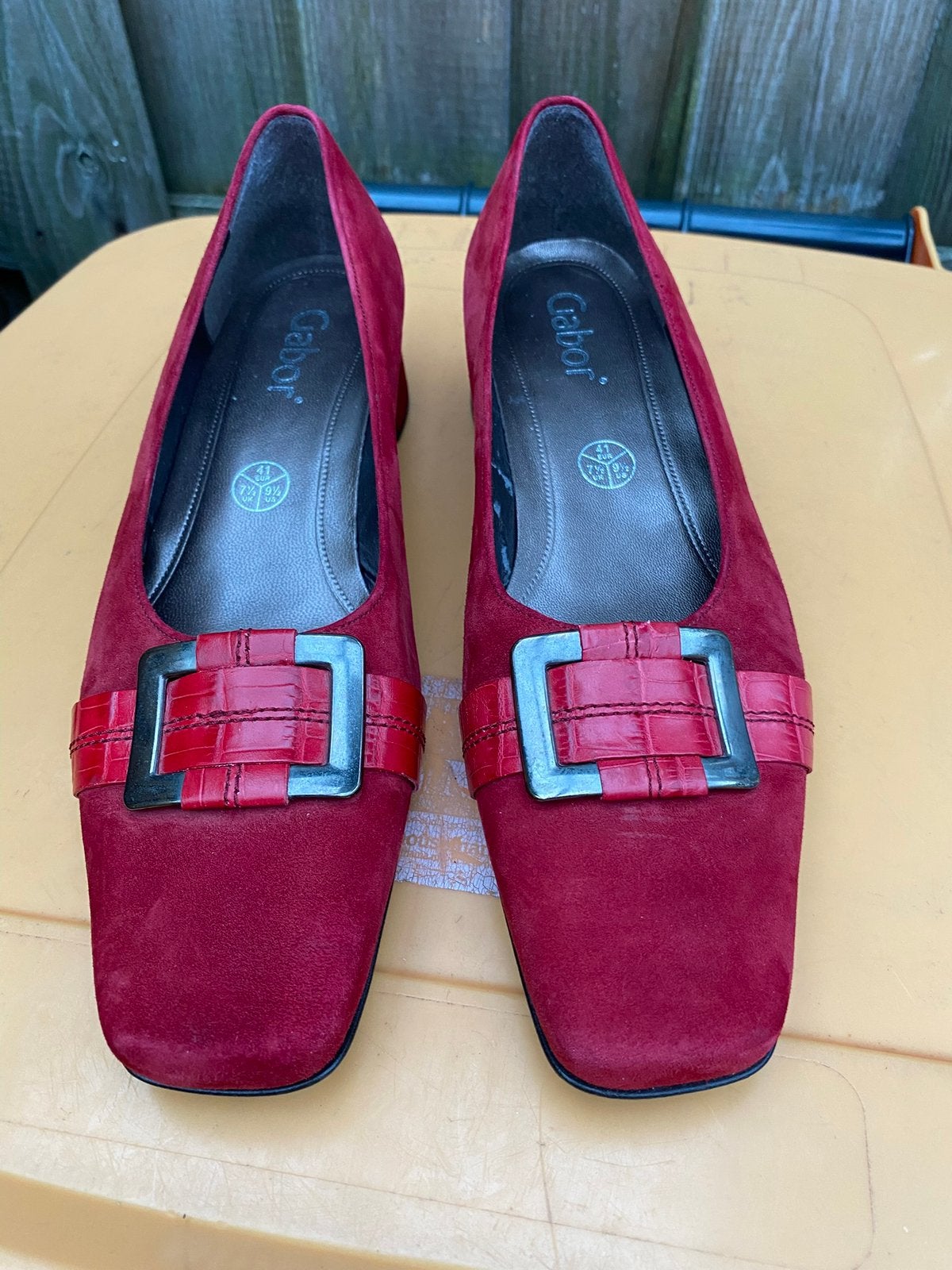 Wijnrode pumps met lage hak van Gabor maat maat 7,5. ZGAN, Pumps, Ophalen of Verzenden, Zo goed als nieuw, Rood
