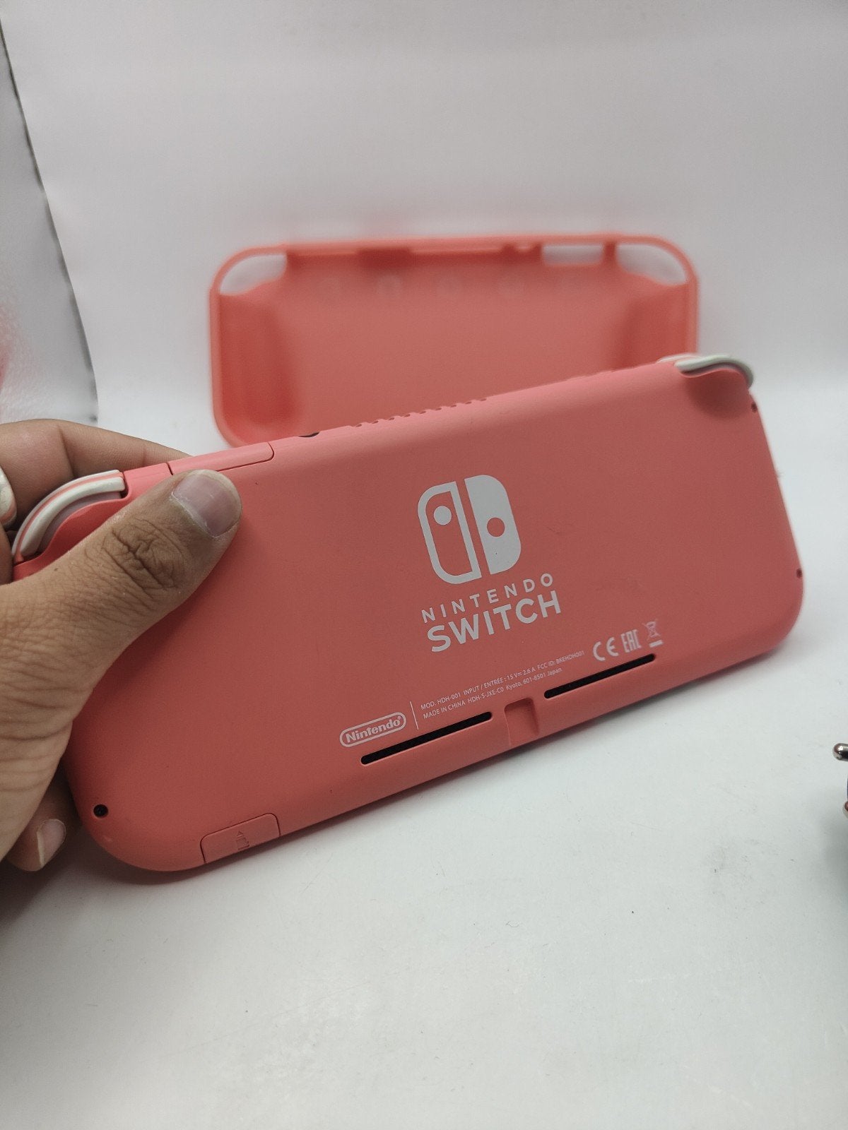 Nintendo Switch Lite Roze, Spelcomputers en Games, Spelcomputers | Nintendo Switch Lite, Support@nintendo.com, 11-1 Hokotate-cho, Kamitoba, Minami-ku, Kyoto 601-8501, Japan