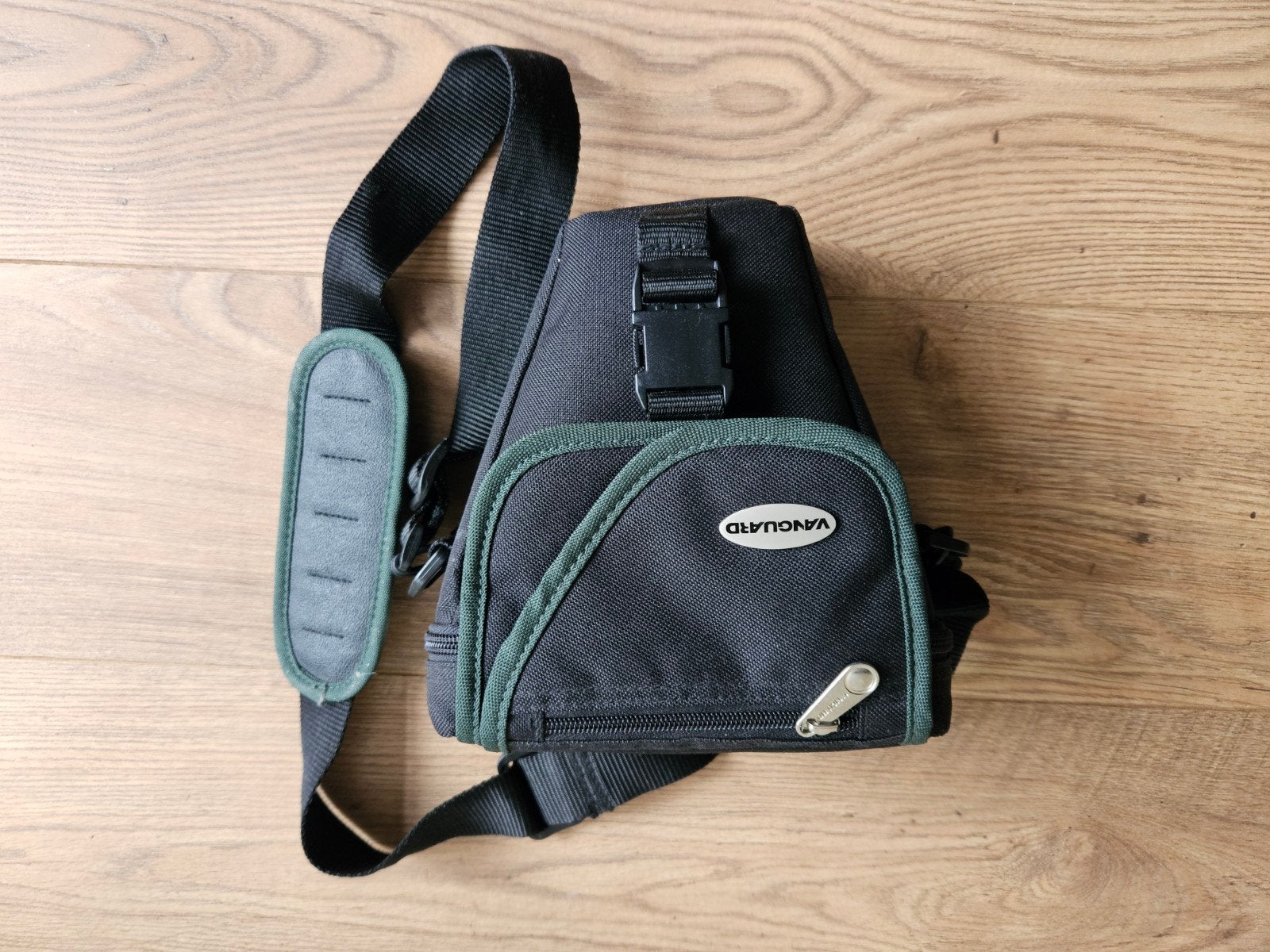 Vanguard Kameratas - Compact en Beschermend, Vanguard, Zo goed als nieuw, Zwart, Schoudertas