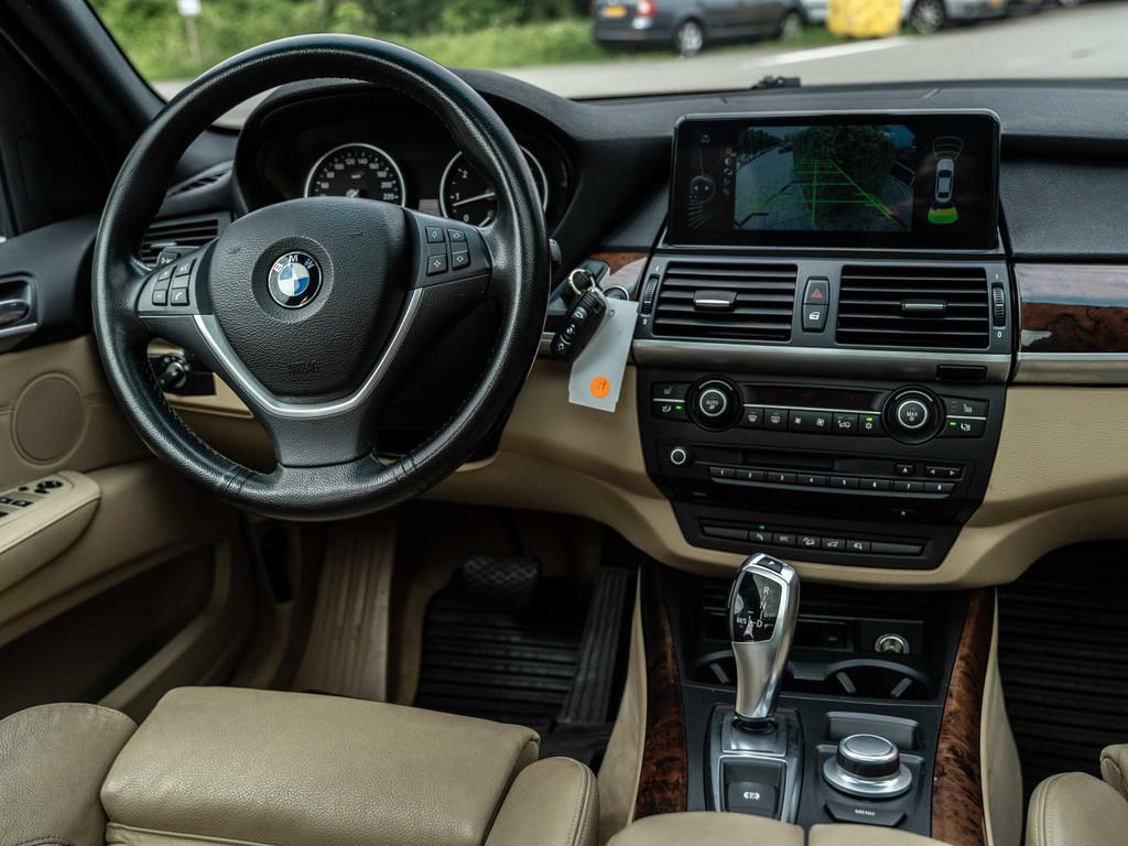 BMW X5 XDrive48i | 7P | PANORAMADAK | PARKEERCAMERA | MEMORY, Automaat, Gebruikt, Bi-Xenon koplampen, 138 €/maand
