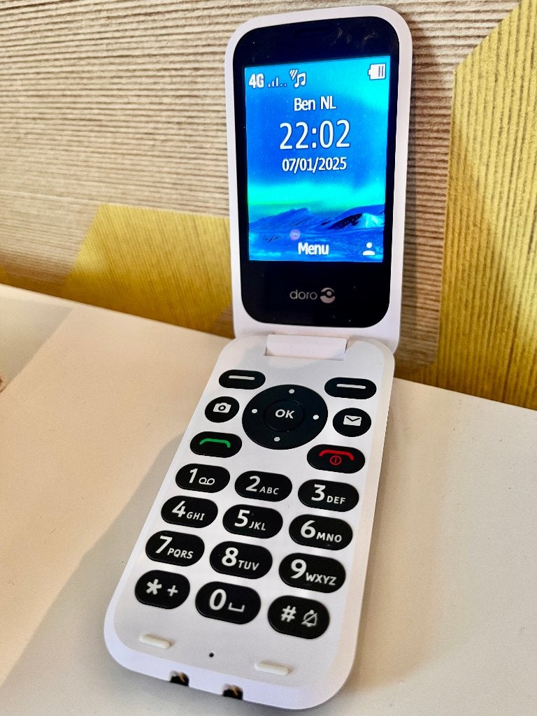 Ouderen GSM (klap) telefoon - Doro 6820, Ophalen, Zwart, Fysiek toetsenbord, Zo goed als nieuw