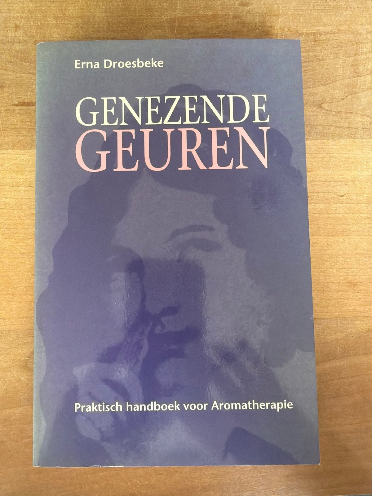 Genezen Geuren: Praktisch handboek voor Aromatherapie, Ophalen of Verzenden, Gelezen, Kruiden en Alternatief