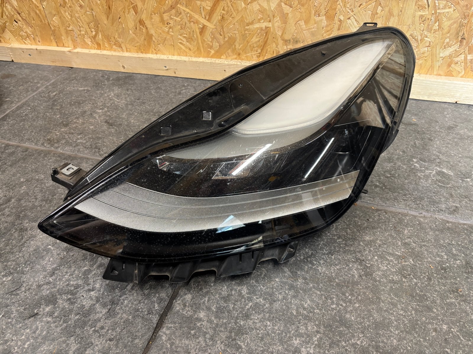 Tesla Model 3 Koplamp Rechts - Gebruikte staat, Ophalen of Verzenden, Gebruikt, Overige automerken