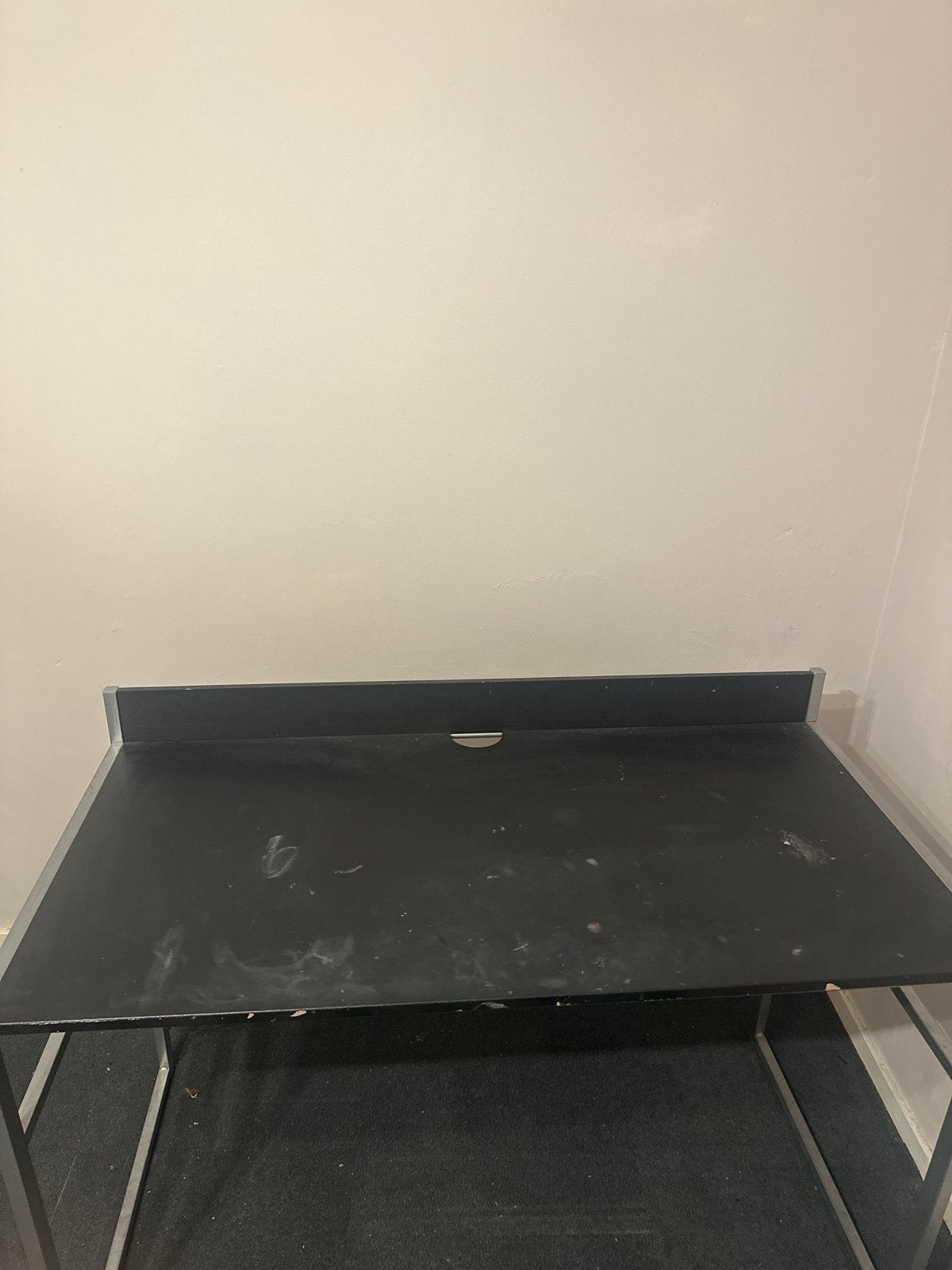 Zwart computerbureau met metalen frame, Huis en Inrichting, Ophalen, Zwart, Gebruikt, Metaal