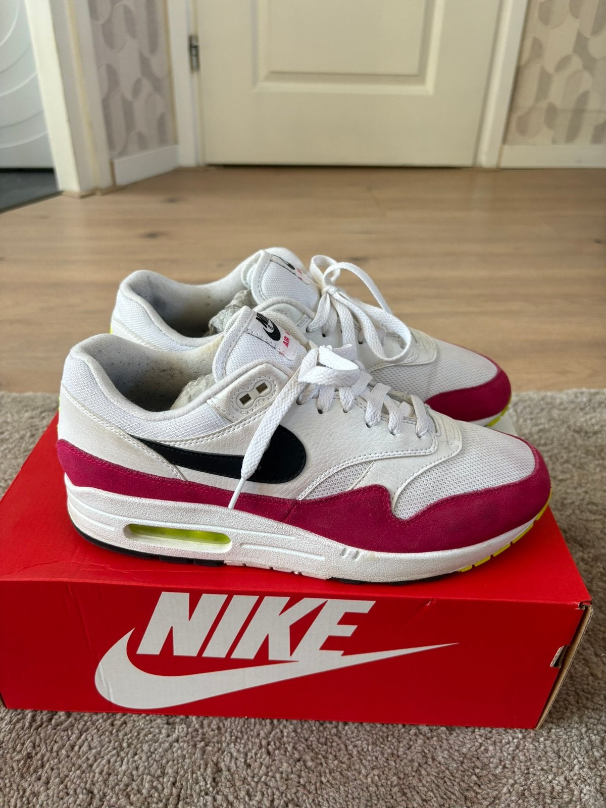 Nike air max 1 “volt rush pink”, Ophalen of Verzenden, Zo goed als nieuw, Roze, Sneakers of Gympen