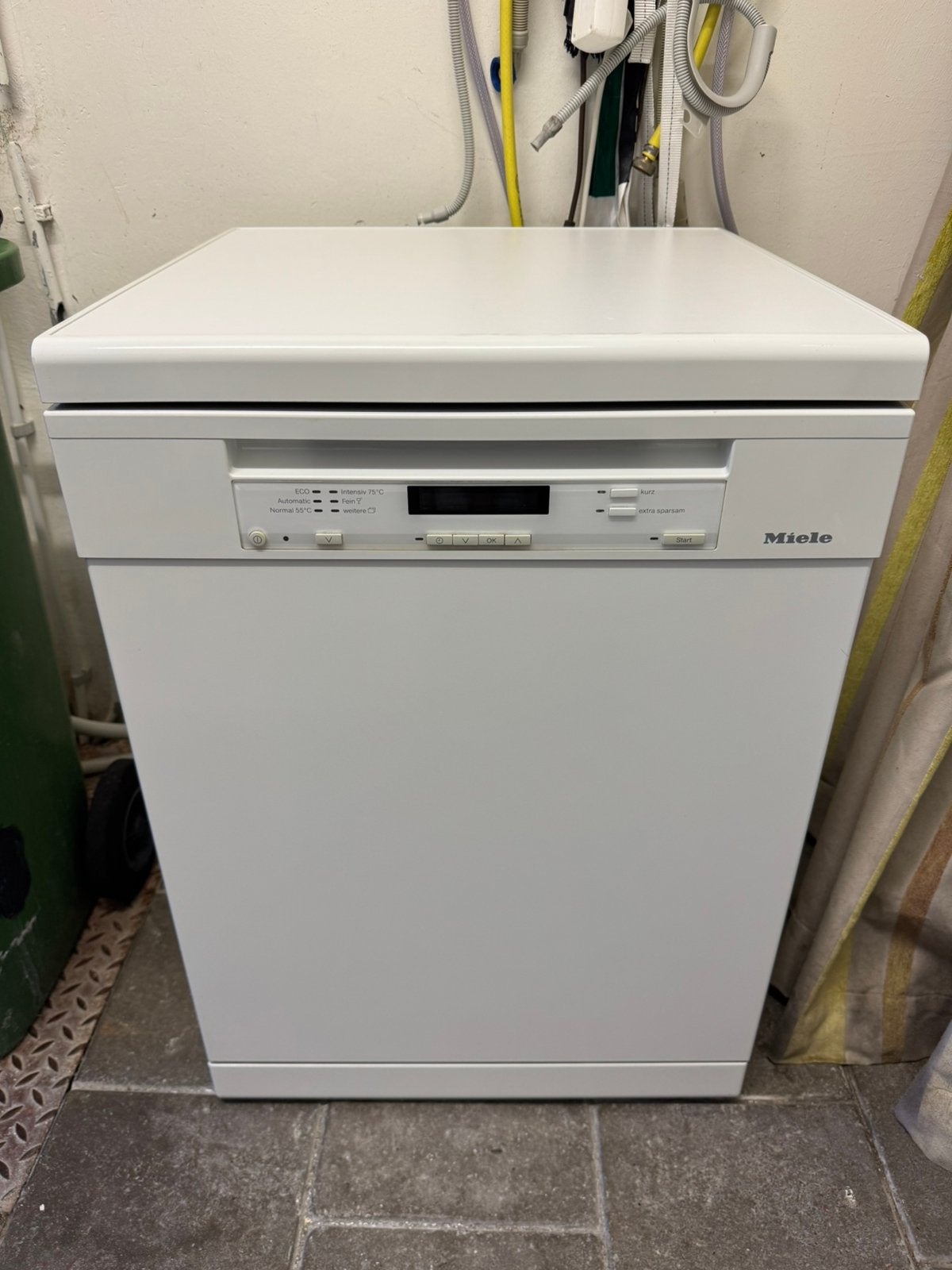 Miele Vaatwasser | Werkt Goed | Schoon | Met Bestekla, Witgoed en Apparatuur, Vaatwasmachines, Ophalen, Gebruikt, Minder dan 85 cm