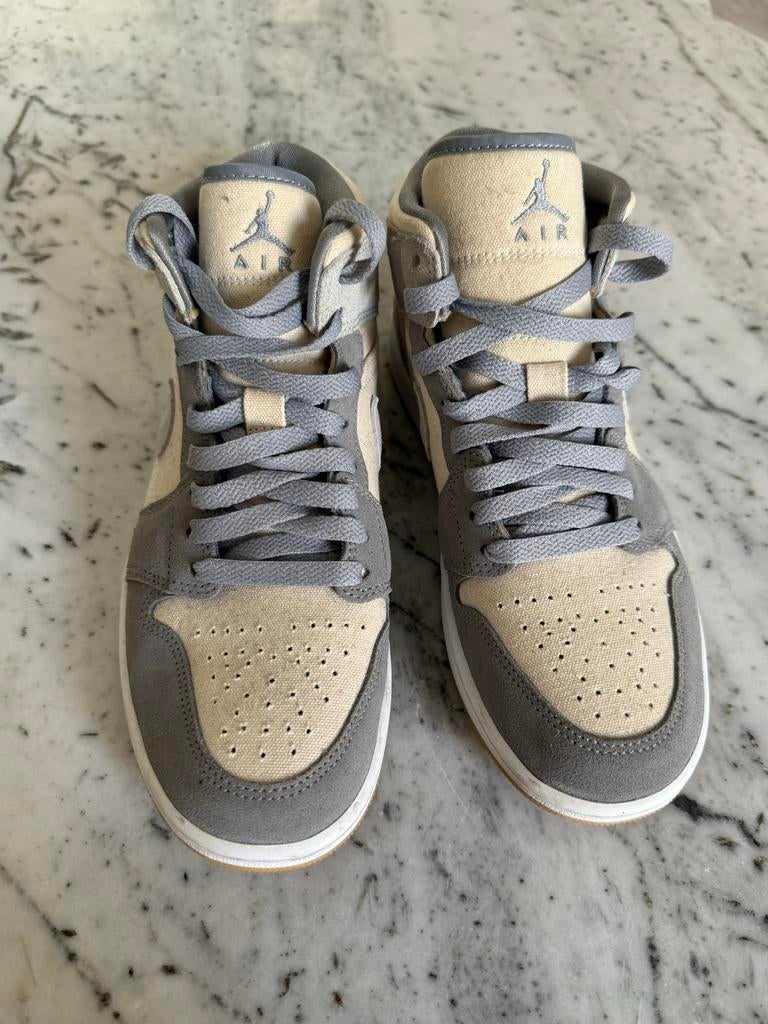 Nike Air Jordan 1 Mid - Grijs/Beige, Ophalen of Verzenden, Zo goed als nieuw