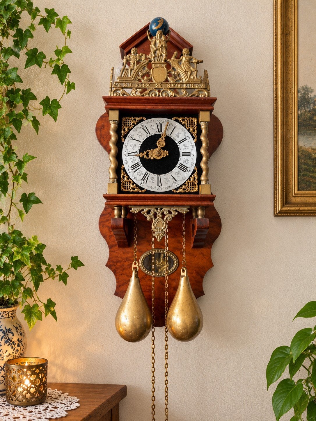 Prachtige klassieke houten wandklok met gewichten – sierlijk, Ophalen