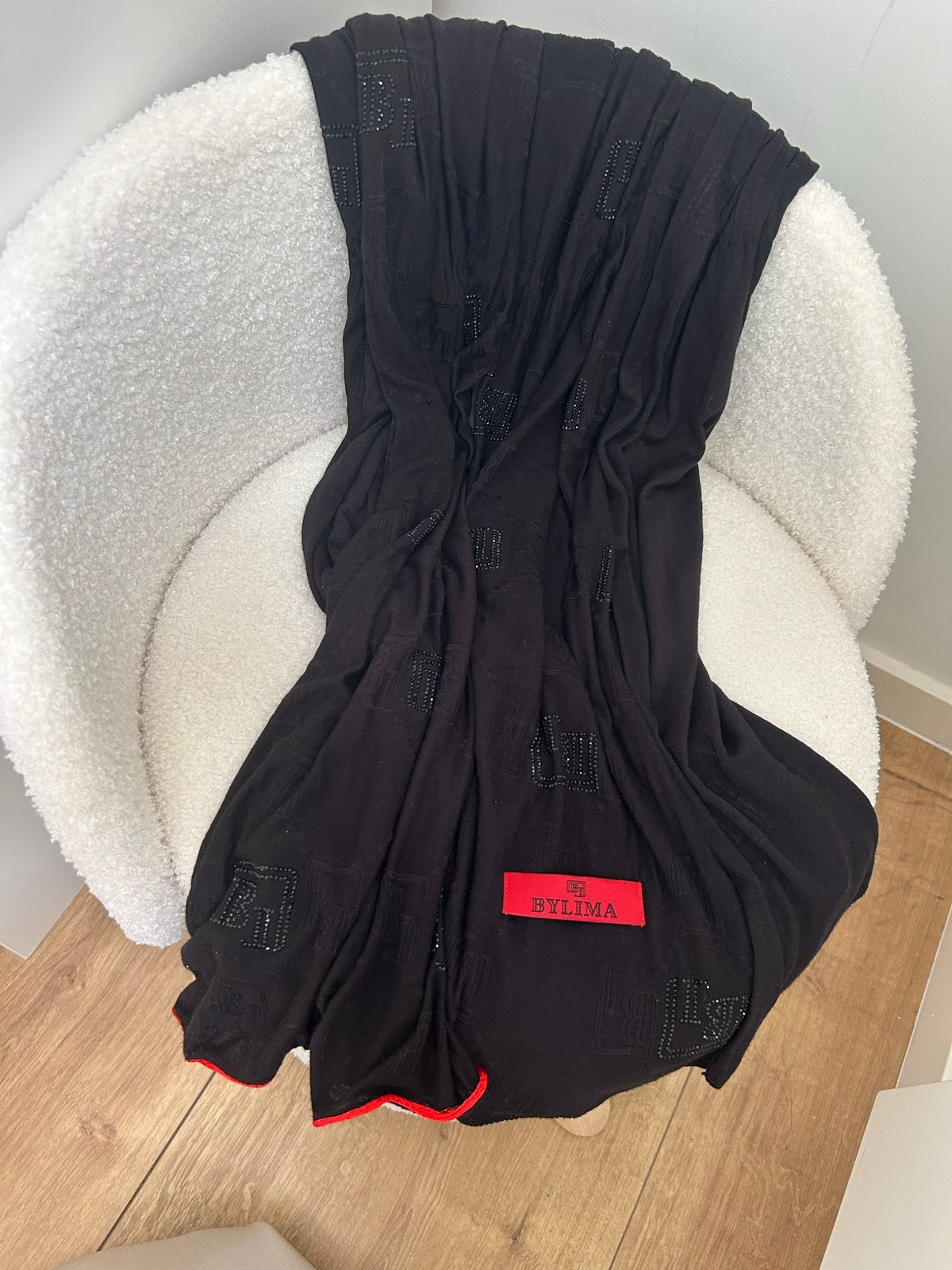 BYLIMA Zwarte Sjaal met Strass Details, Kleding | Dames, Ophalen, Zo goed als nieuw, Maat 46/48 (XL) of groter, Sjaal