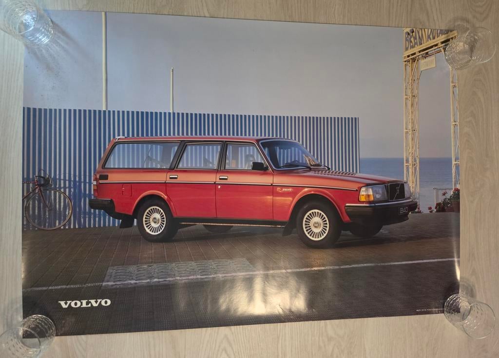 Vintage Volvo 240 Estate Poster - Origineel, Verzenden, Gelezen, Volvo, Onbekend
