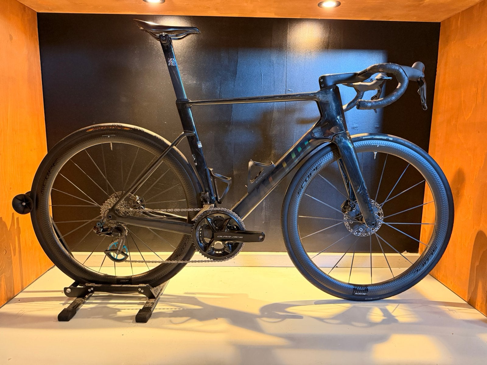 Perfecte Factor Ostro VAM 2.0, maat 56 - Dura Ace Di2, 28 inch, Carbon, Heren, Zo goed als nieuw