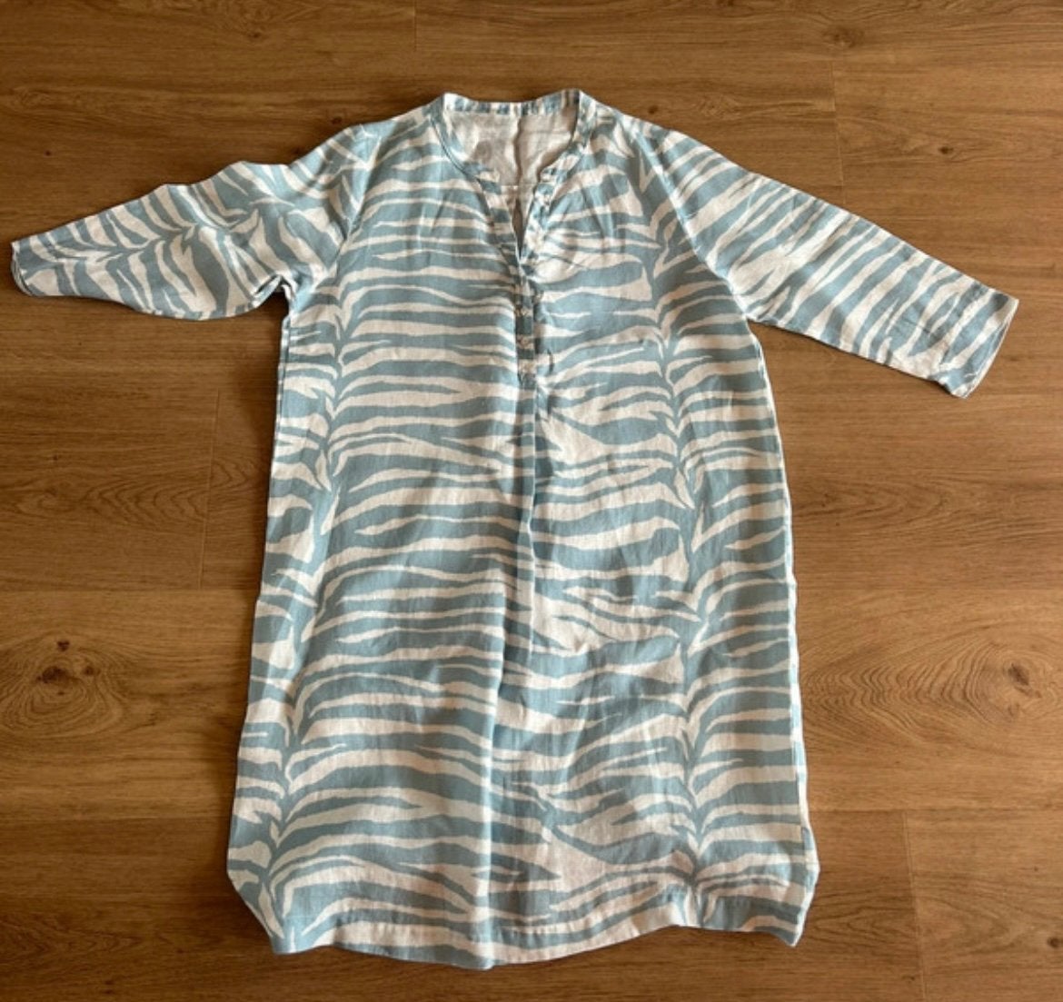 Jurk No mans land, Kleding | Dames, Jurken, Ophalen of Verzenden, Zo goed als nieuw, Maat 38/40 (M), Onder de knie