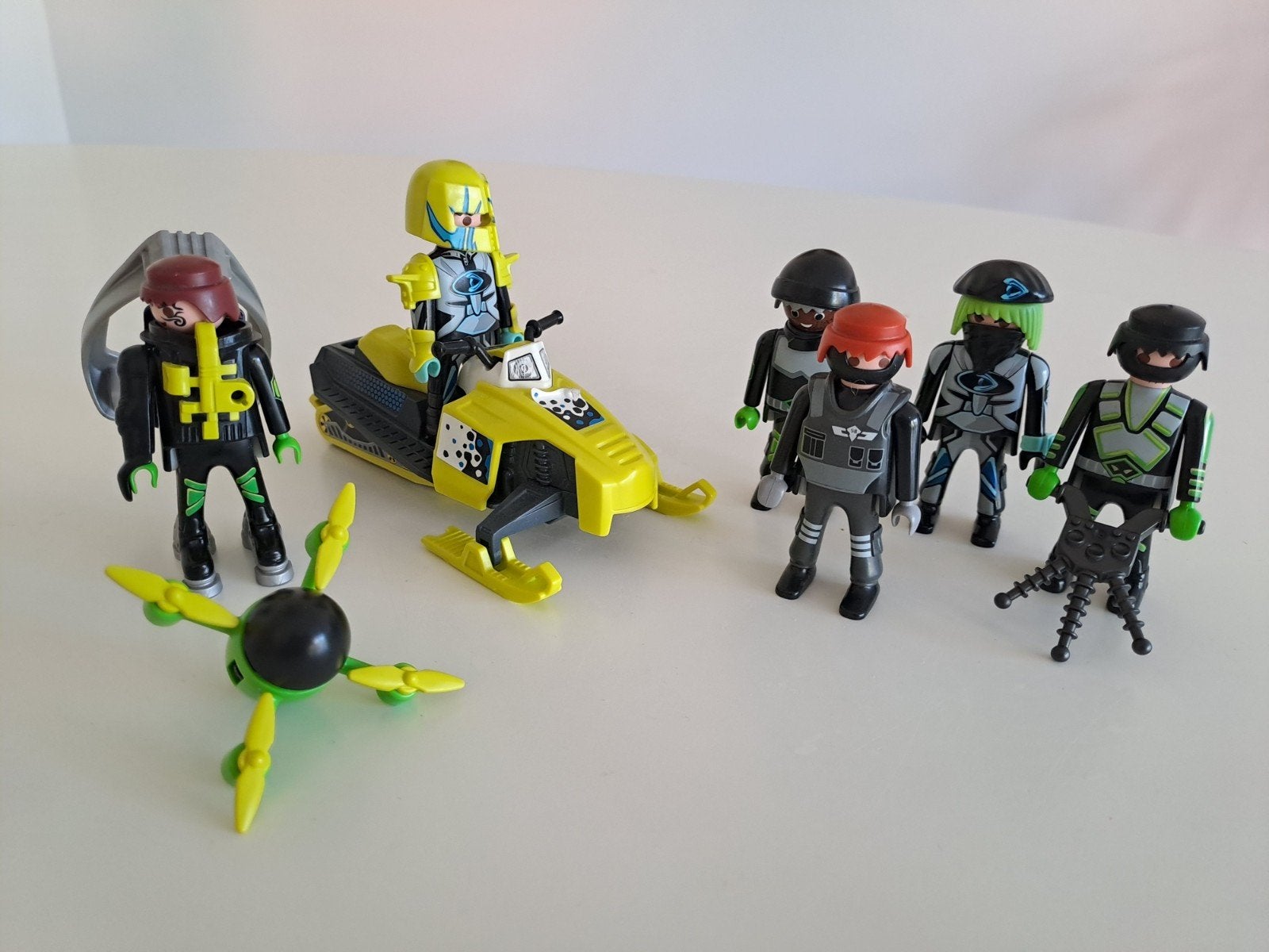 Playmobil set met figuren, sneeuwscooter en drone, Gebruikt, Complete set, Voertuig, Ophalen of Verzenden
