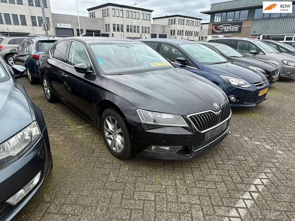 Skoda Superb 2.0 TDI Style Business, Auto's, Gebruikt, Euro 6, 2000 kg, Zwart