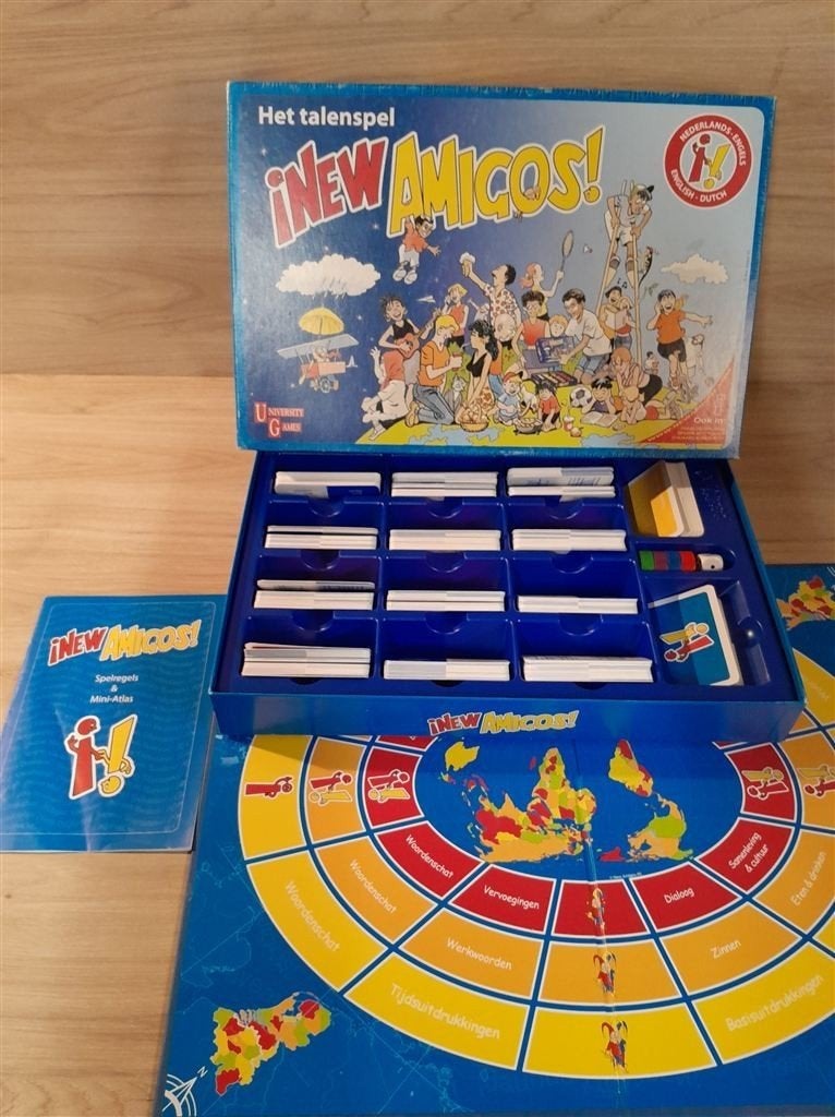 New Amigos - Het talenspel - Engels - Nederlands - s5867, Hobby en Vrije tijd, Gezelschapsspellen | Bordspellen, Verzenden, Zo goed als nieuw