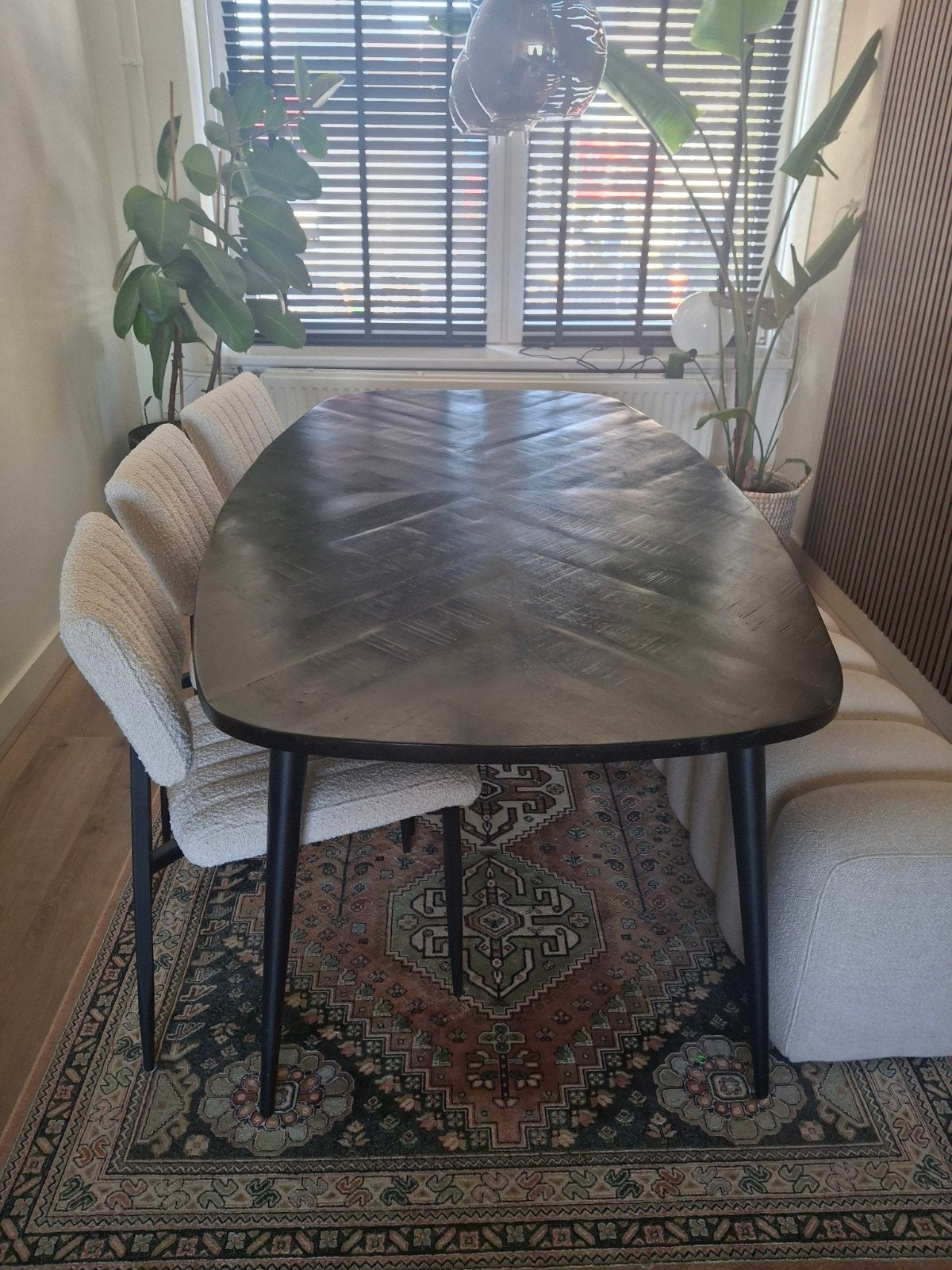 zwarte houten tafel met Hongaarse punt., Gebruikt, 200 cm of meer, 50 tot 100 cm, Vijf personen of meer