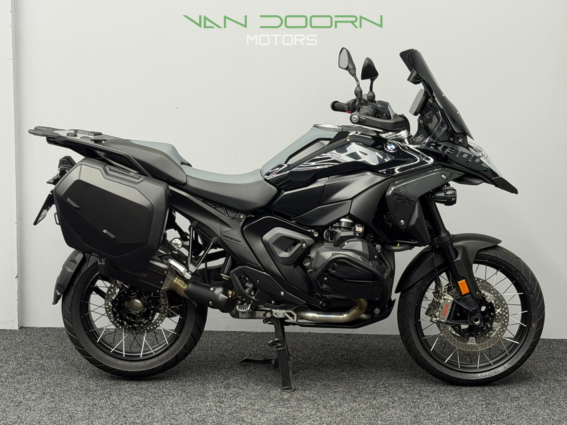 BMW R 1300 GS | Triple Black | BTW | Remus | Koffers | Full, Info@vandoornmotors.nl, Kraaivenstraat 23-5
5048AB  TILBURG, NL, Bedrijf