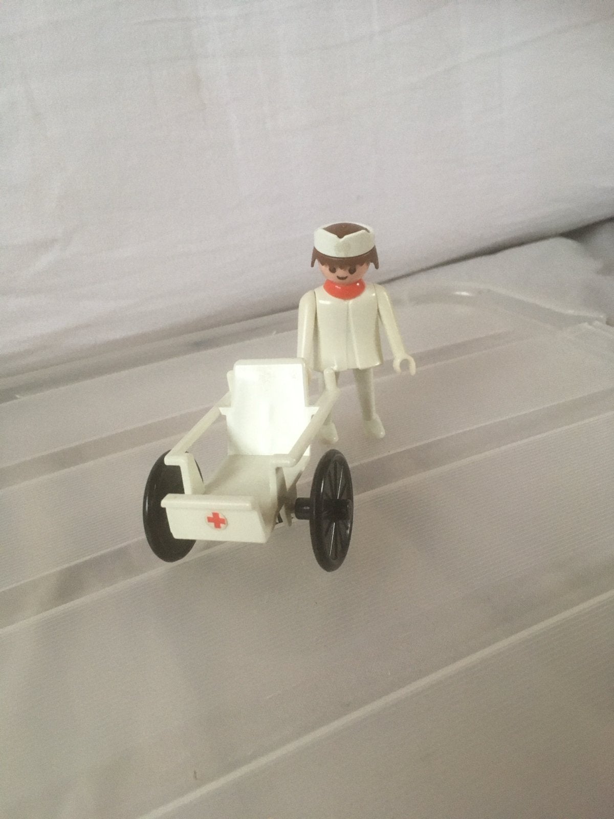 Ouderwetse Playmobil verpleegster met rolstoel, Ophalen of Verzenden, Gebruikt