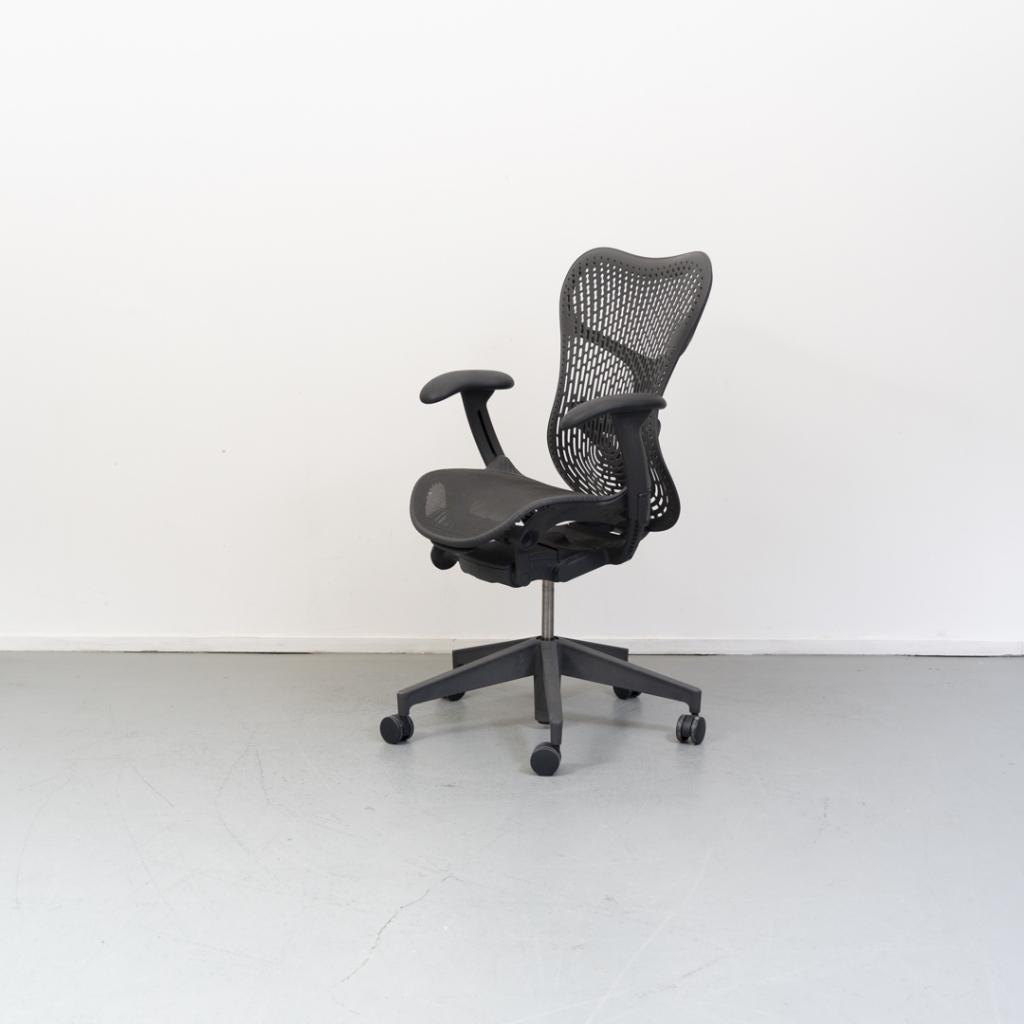 1x Herman Miller Mirra 2 Bureaustoel Graphite, Niet ingevuld, Niet ingevuld, Ophalen of Verzenden, Zo goed als nieuw