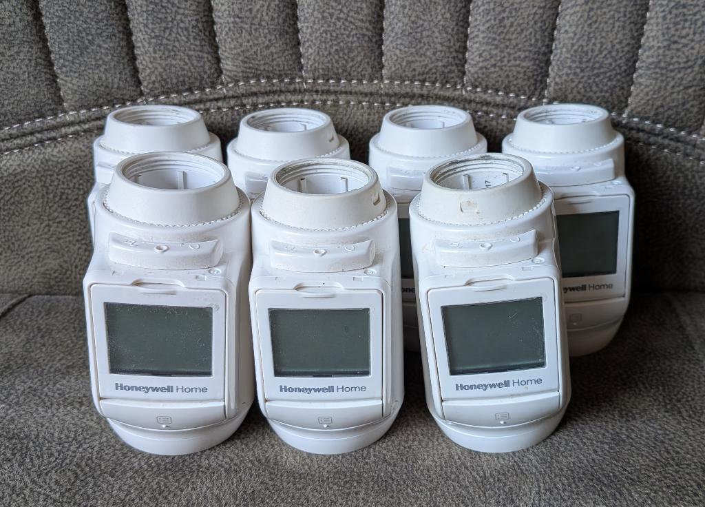 Honeywell Evohome systeem inc. 7 radiatorknoppen en nanoCUL, Ophalen of Verzenden, Slimme thermostaat, Gebruikt