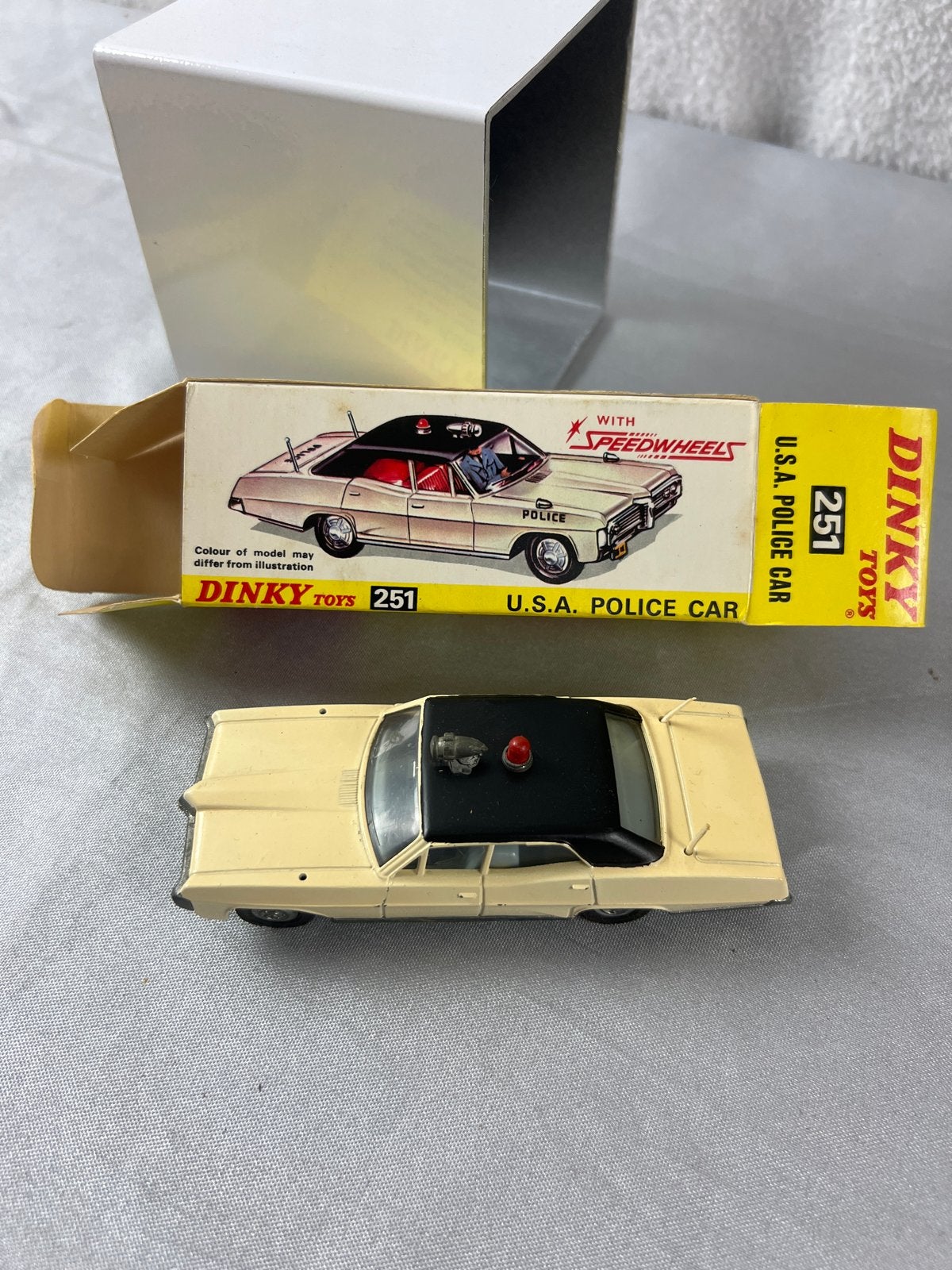 Dinky Toys 251 U.S.A. Police Car met originele doos, Ophalen of Verzenden, Nieuw, Auto, Dinky Toys