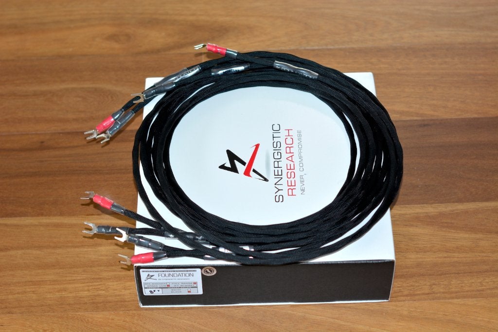 Synergistic Research Foundation luidsprekerkabels, Audio, Tv en Foto, Ophalen of Verzenden, Zo goed als nieuw, 2 tot 5 meter, Luidsprekerkabel