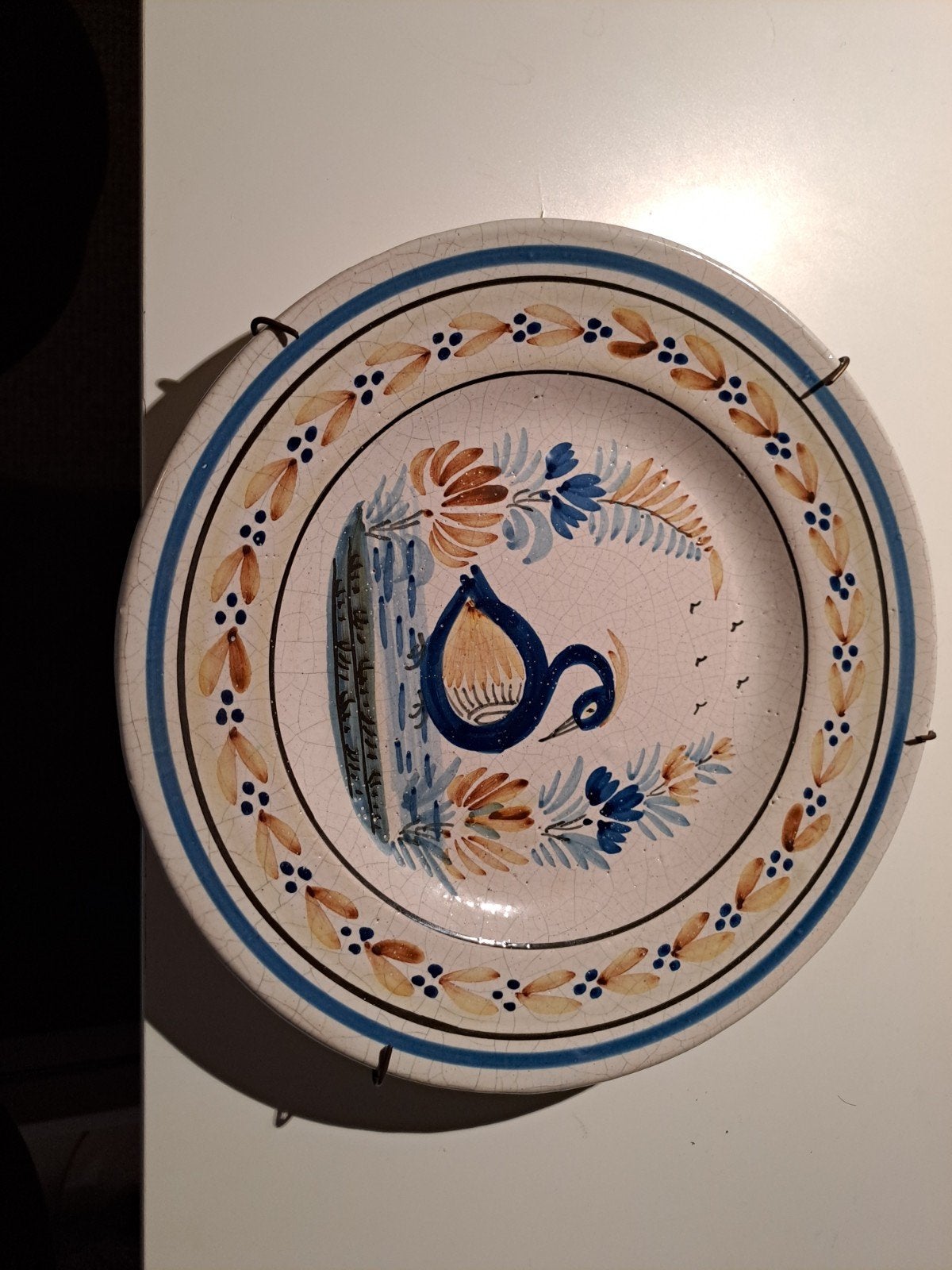 Antiek Frans Quimper wandbord – Handgeschilderd vogeldecor, Antiek en Kunst, Ophalen of Verzenden