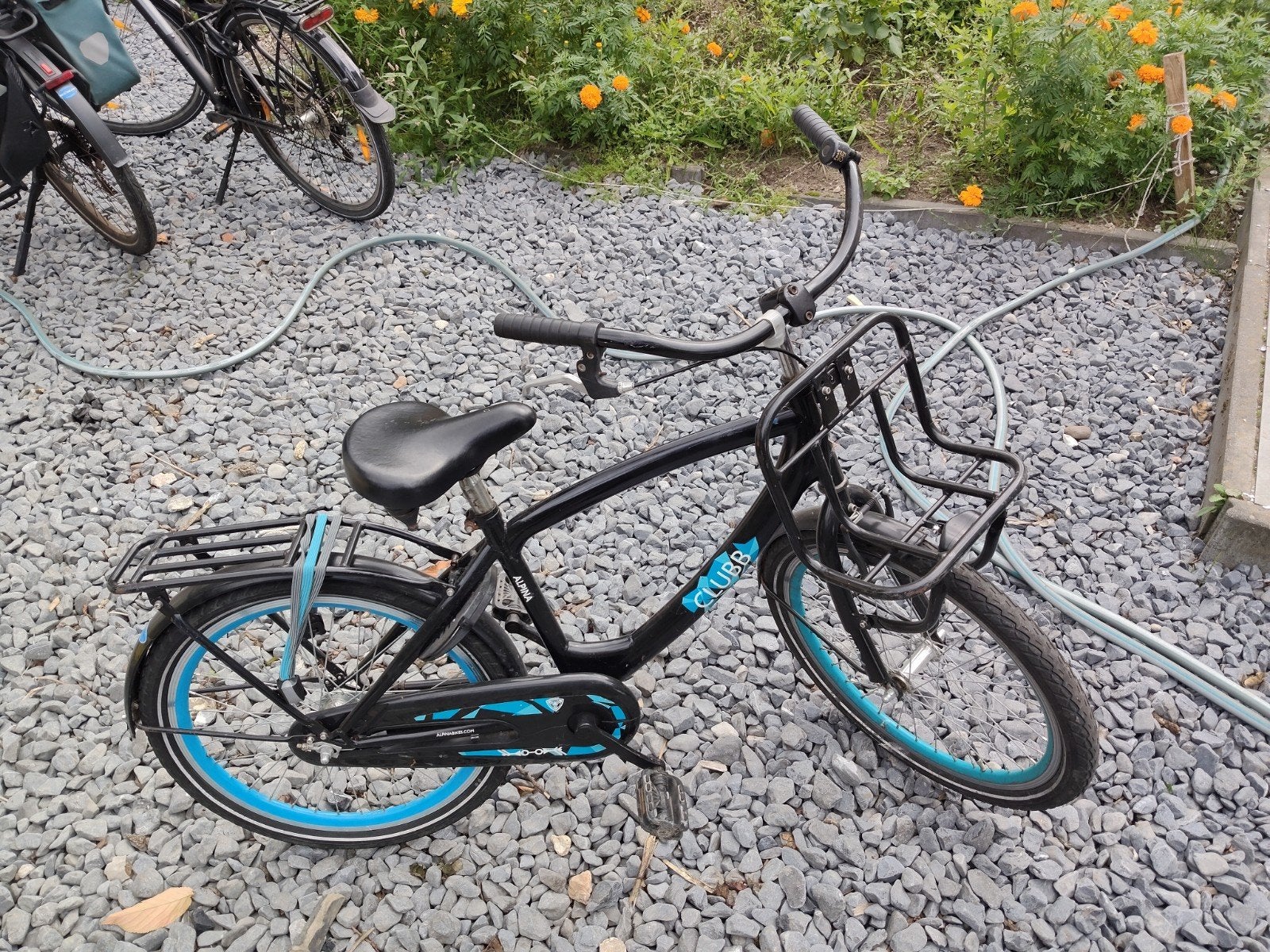 Alpina jongensfiets 22 inch met dragers en 2 remmen, Fietsen en Brommers, Ophalen