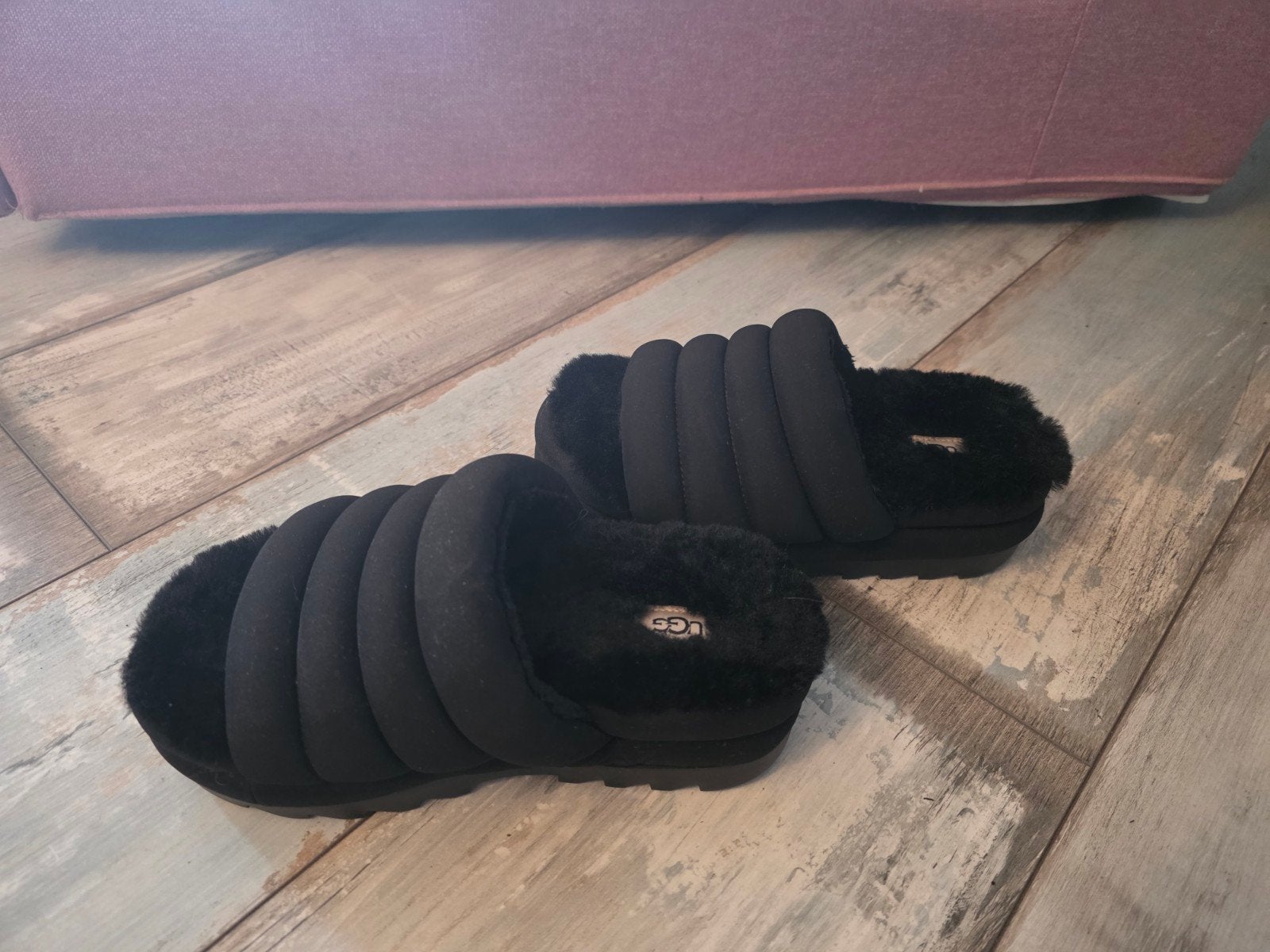 Zwarte UGG Pantoffels - Comfortabel en Stijlvol, UGG, Zwart, Ophalen of Verzenden, Zo goed als nieuw