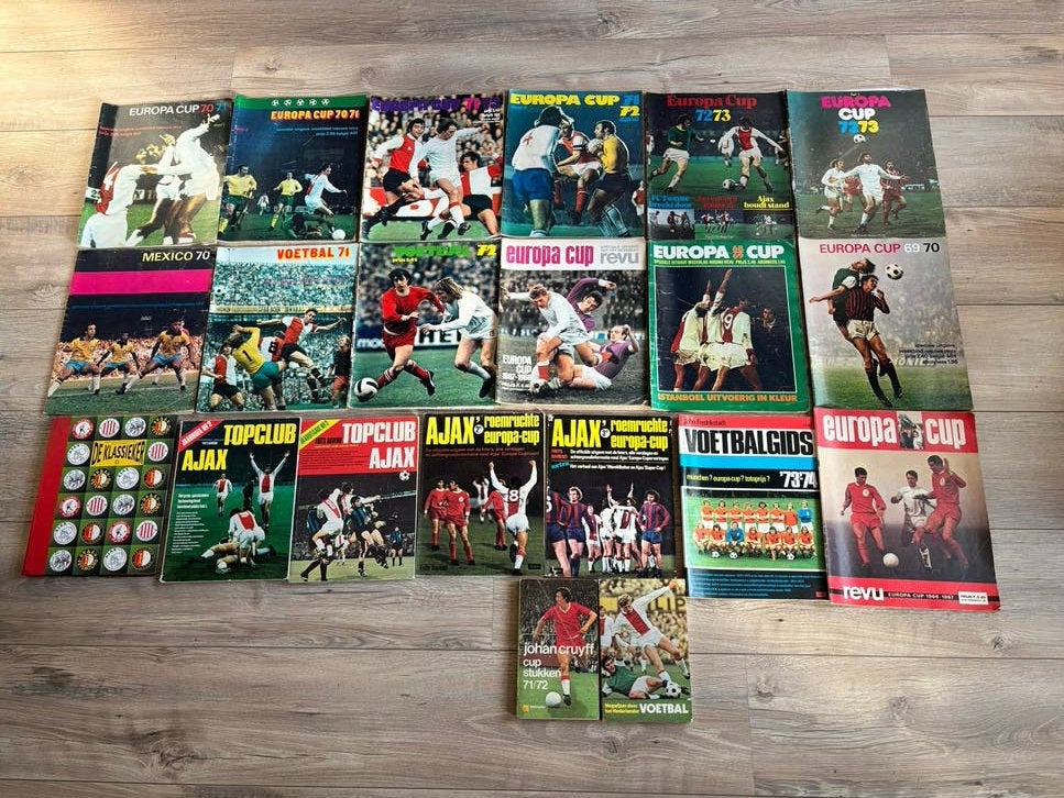Voetbaltijdschriften uit de jaren '70 - Europa Cup, Ajax, Ophalen of Verzenden, Gelezen, Balsport