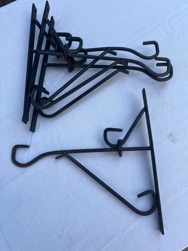 Set van 4 smeedijzeren plantenhangers / haken, Ophalen of Verzenden, Gebruikt, Metaal