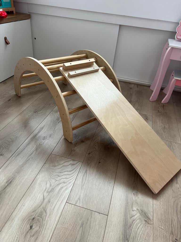 Houten speelboog met trap/glijbaan, Ophalen, Zo goed als nieuw