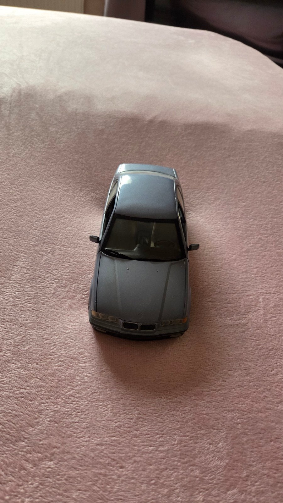 Gedetailleerd model van een BMW 7-serie (E38), Hobby en Vrije tijd, Modelauto's | 1:18, Verzenden, Zo goed als nieuw, Auto, Overige merken