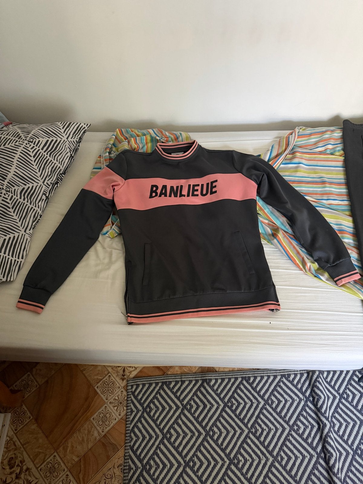 Banlieue trainingspak - Grijs/Roze - Zo goed als nieuw, Ophalen of Verzenden, Zo goed als nieuw, Grijs, Overige jeansmaten