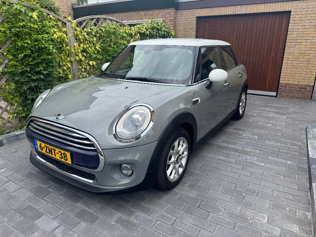 Mini 5-deurs (f55) 1.5 136pk 2015 Grijs, Auto's, Mini, 136 pk, Leder en Stof, 49 €/maand, Origineel Nederlands