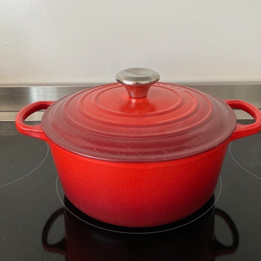 Le Creuset Signature 24 cm, Gietijzer, Ophalen of Verzenden, Zo goed als nieuw, Keramische plaat