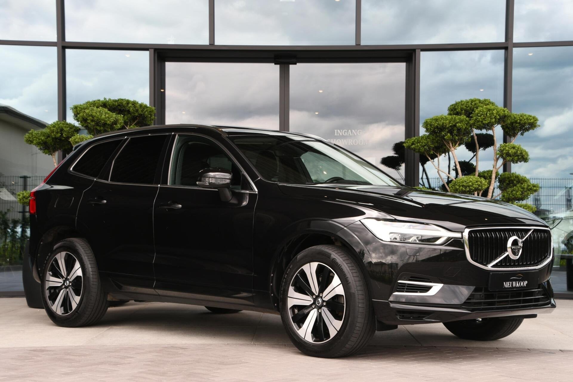 Volvo XC60 2.0 T8 Twin Engine AWD Momentum CARPLAY | PANO |, Automaat, Gebruikt, Bedrijf, XC60