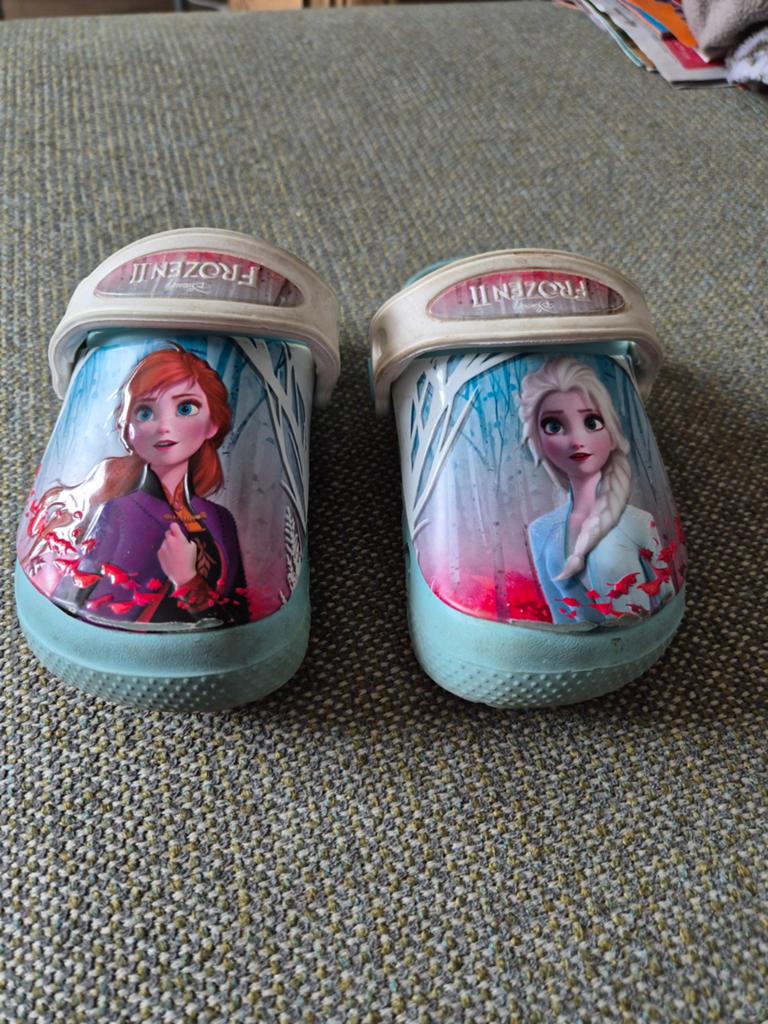 Te koop crocs van  FROZEN maat 23 / 24, Gebruikt, Crocs, Meisje, Overige typen