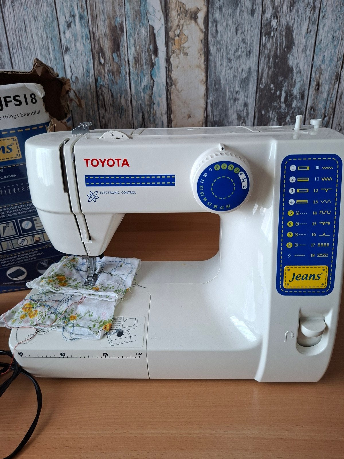 Toyota Naaimachine - Perfect voor beginners en jeans, Ophalen, Zo goed als nieuw, Naaimachine, Overige merken