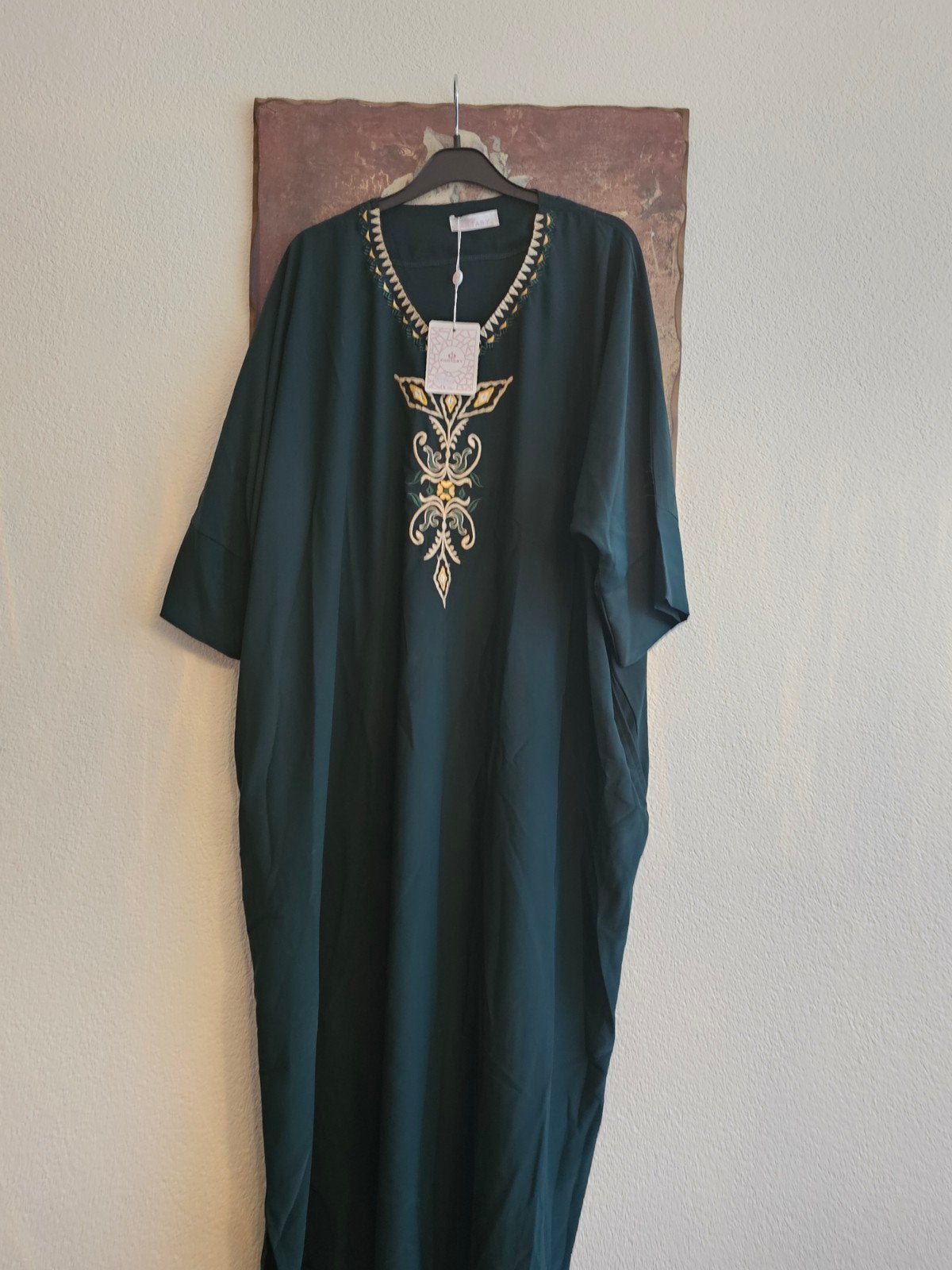 Nieuwe donkergroene jurk met borduursel, Kleding | Dames, Maat 46/48 (XL) of groter, Nieuw, Ophalen of Verzenden, FANTASY