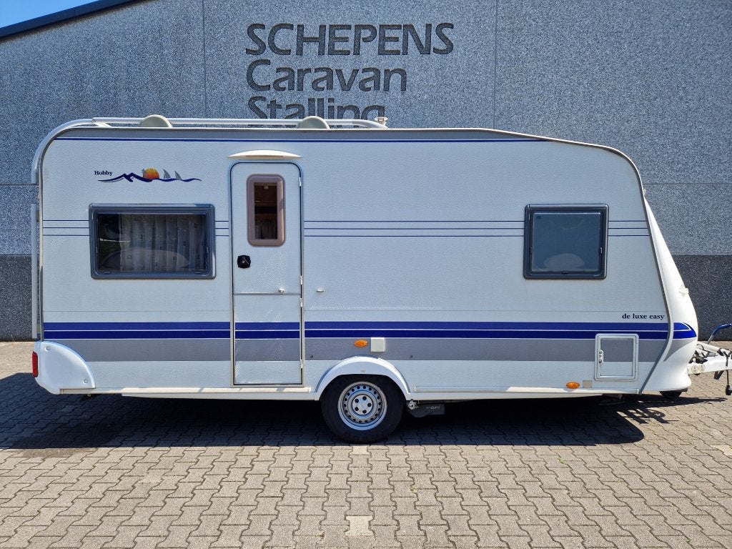 Hobby de Luxe Easy 460 UFE met mover, voortent ZEER COMPLEET, Caravans en Kamperen, Rondzit, Hobby, Frans bed, Bedrijf