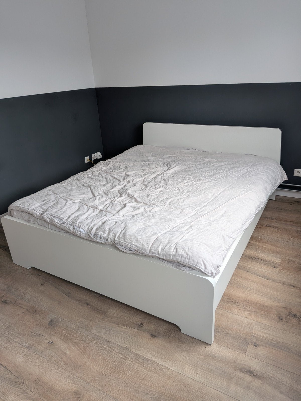 IKEA ASKVOLL Bedframe - Wit - Tweepersoons, Huis en Inrichting, Slaapkamer | Bedden, Ophalen, Wit, Tweepersoons, Zo goed als nieuw