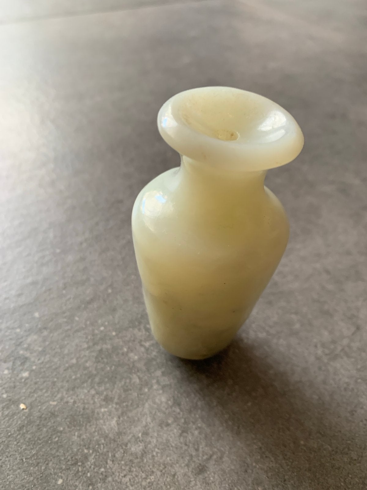 Antieke Chinese Jade Vaas - Handgesneden 9cm, Antiek en Kunst, Ophalen of Verzenden